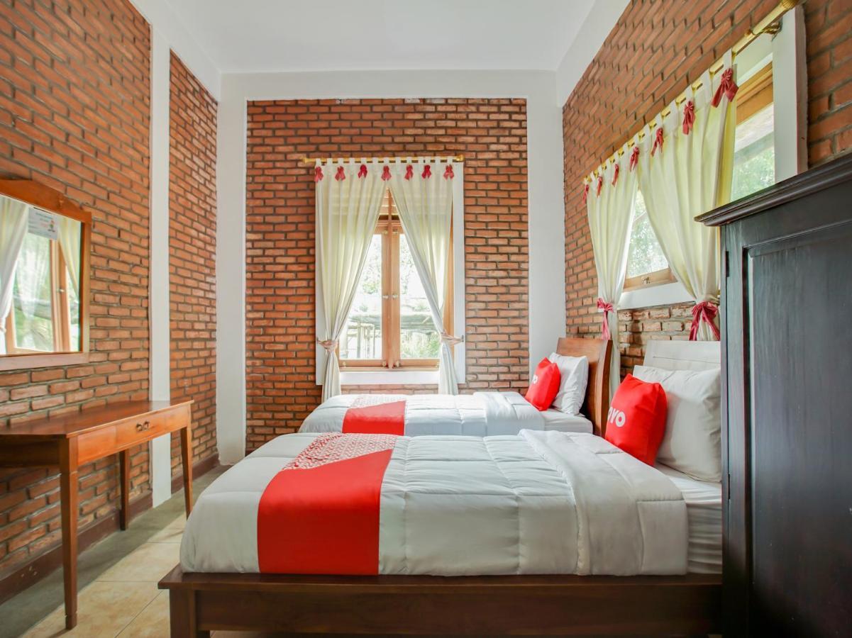Oyo 3896 Villa Pesona Wisata Puncak Cianjur Buitenkant foto