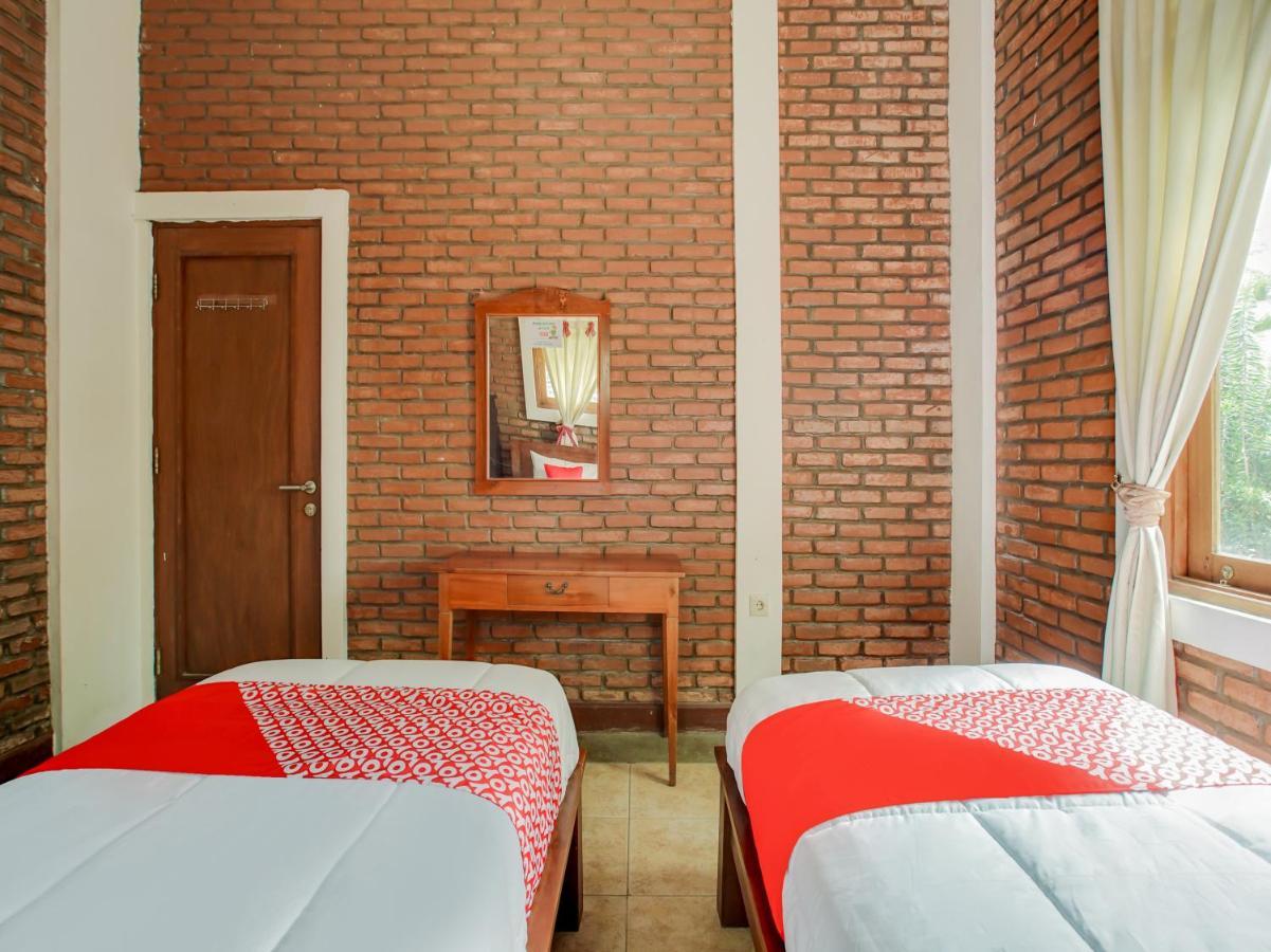 Oyo 3896 Villa Pesona Wisata Puncak Cianjur Buitenkant foto