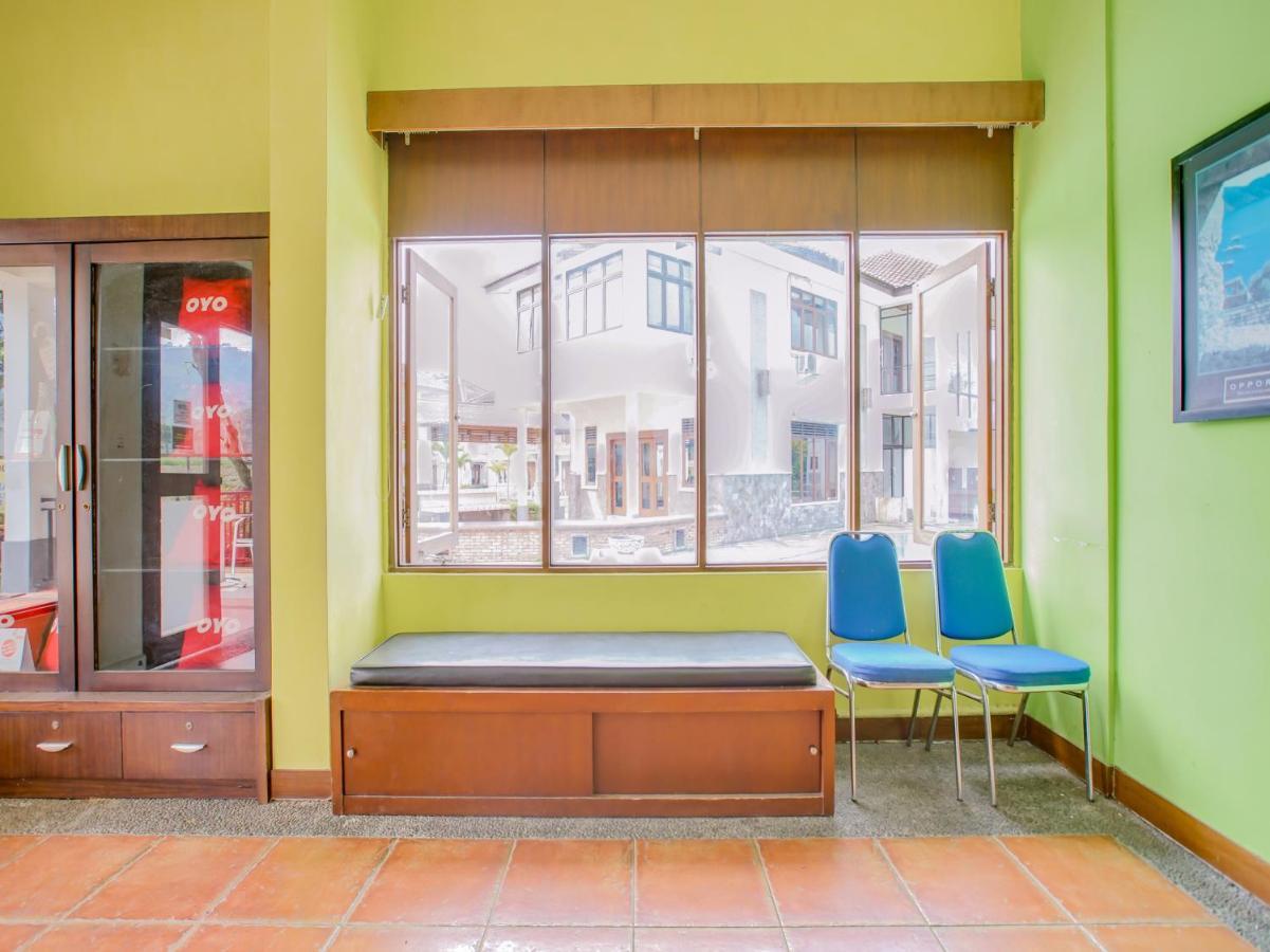 Oyo 3896 Villa Pesona Wisata Puncak Cianjur Buitenkant foto