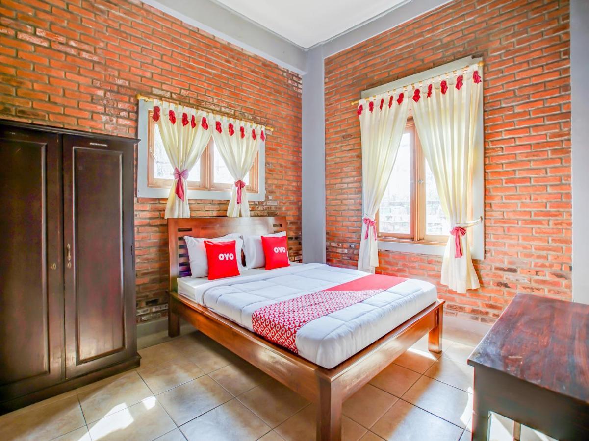 Oyo 3896 Villa Pesona Wisata Puncak Cianjur Buitenkant foto