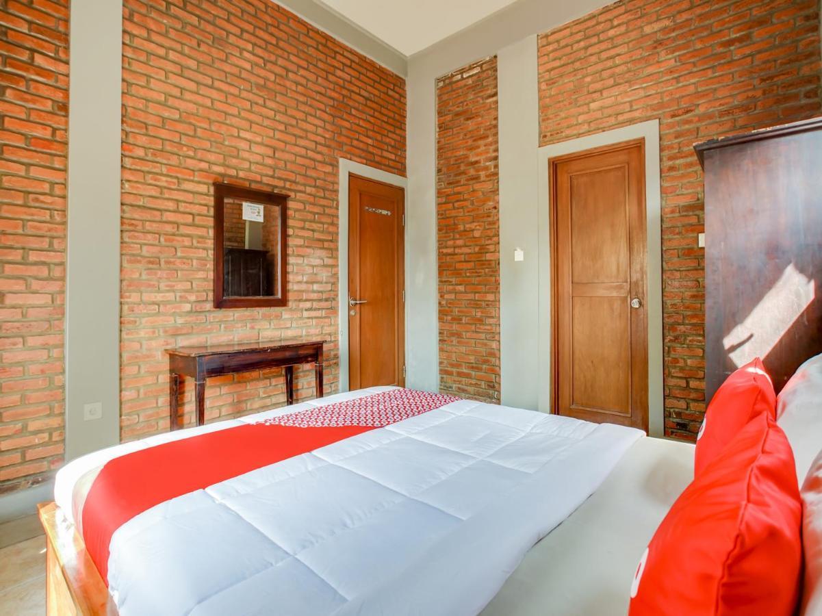 Oyo 3896 Villa Pesona Wisata Puncak Cianjur Buitenkant foto