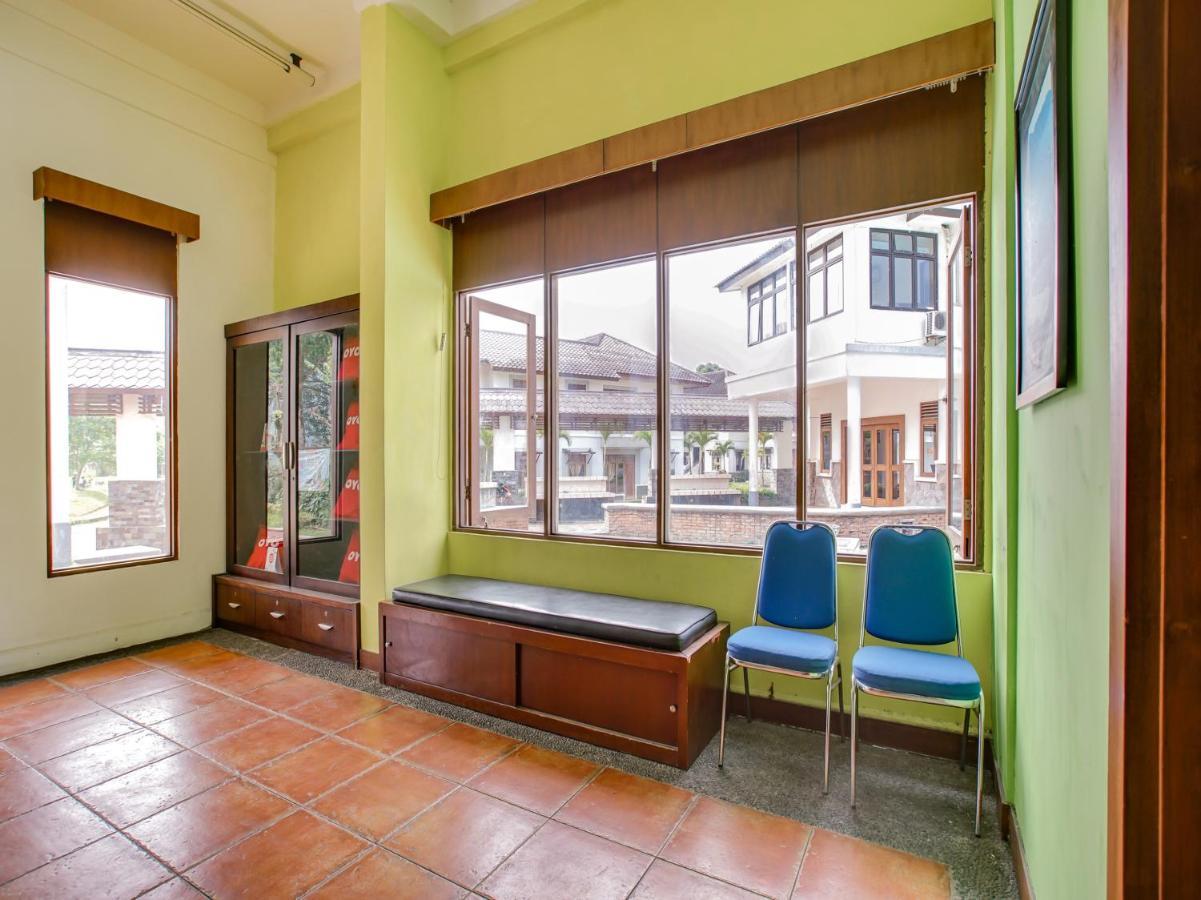 Oyo 3896 Villa Pesona Wisata Puncak Cianjur Buitenkant foto